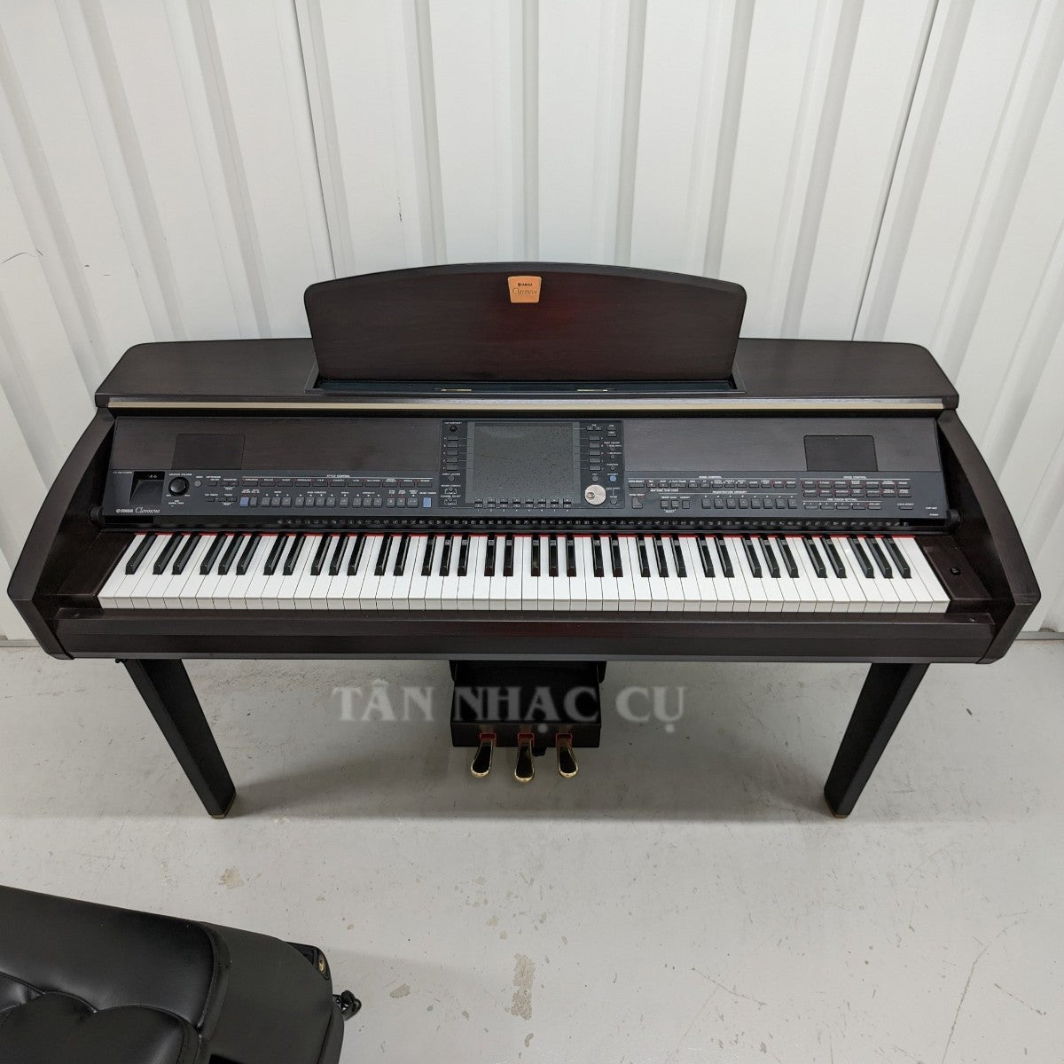 Đàn piano điện TÂN NHẠC CỤ Yamaha CVP-407 cũ màu gỗ nâu với bàn phím gỗ Natural Wood và màn hình điều khiển trung tâm