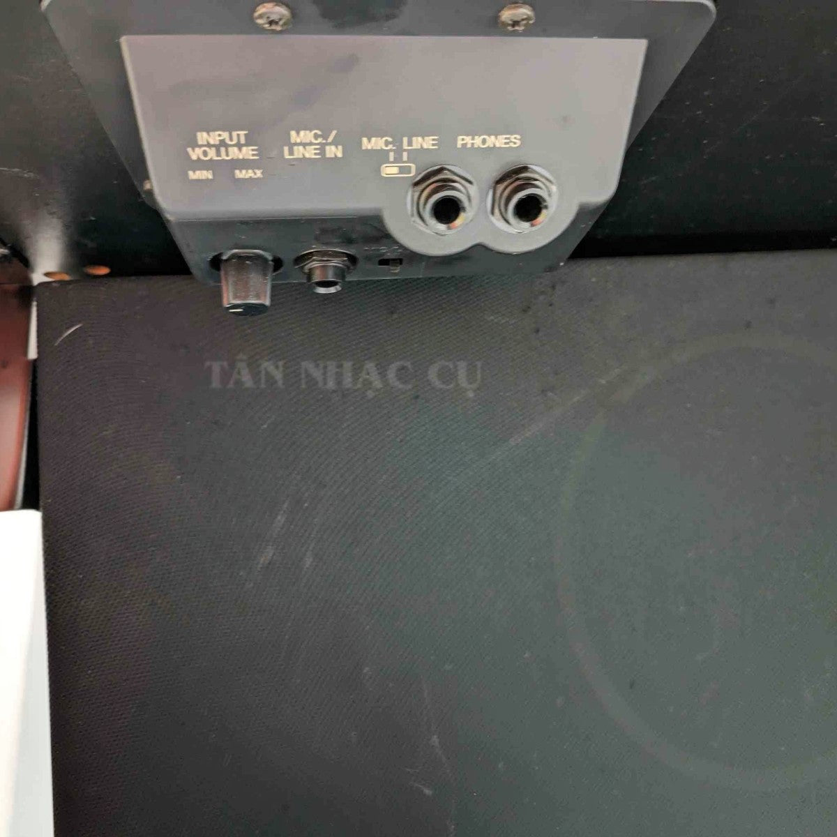 Bảng điều khiển kết nối micro và tai nghe trên đàn piano điện Yamaha CVP207 tại TÂN NHẠC CỤ