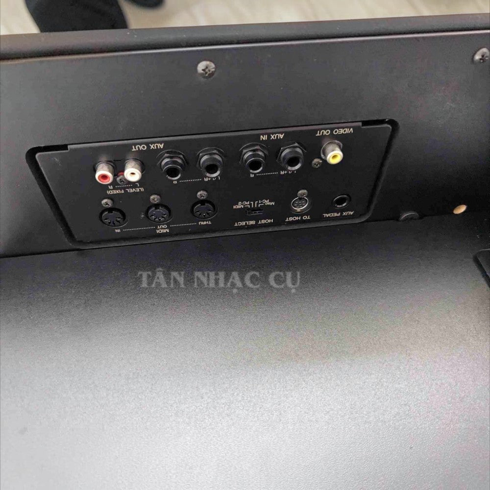 Bảng cổng kết nối phía sau đàn piano điện TÂN NHẠC CỤ Yamaha CVP209PE bao gồm MIDI, AUX, Video Out và cổng To Host