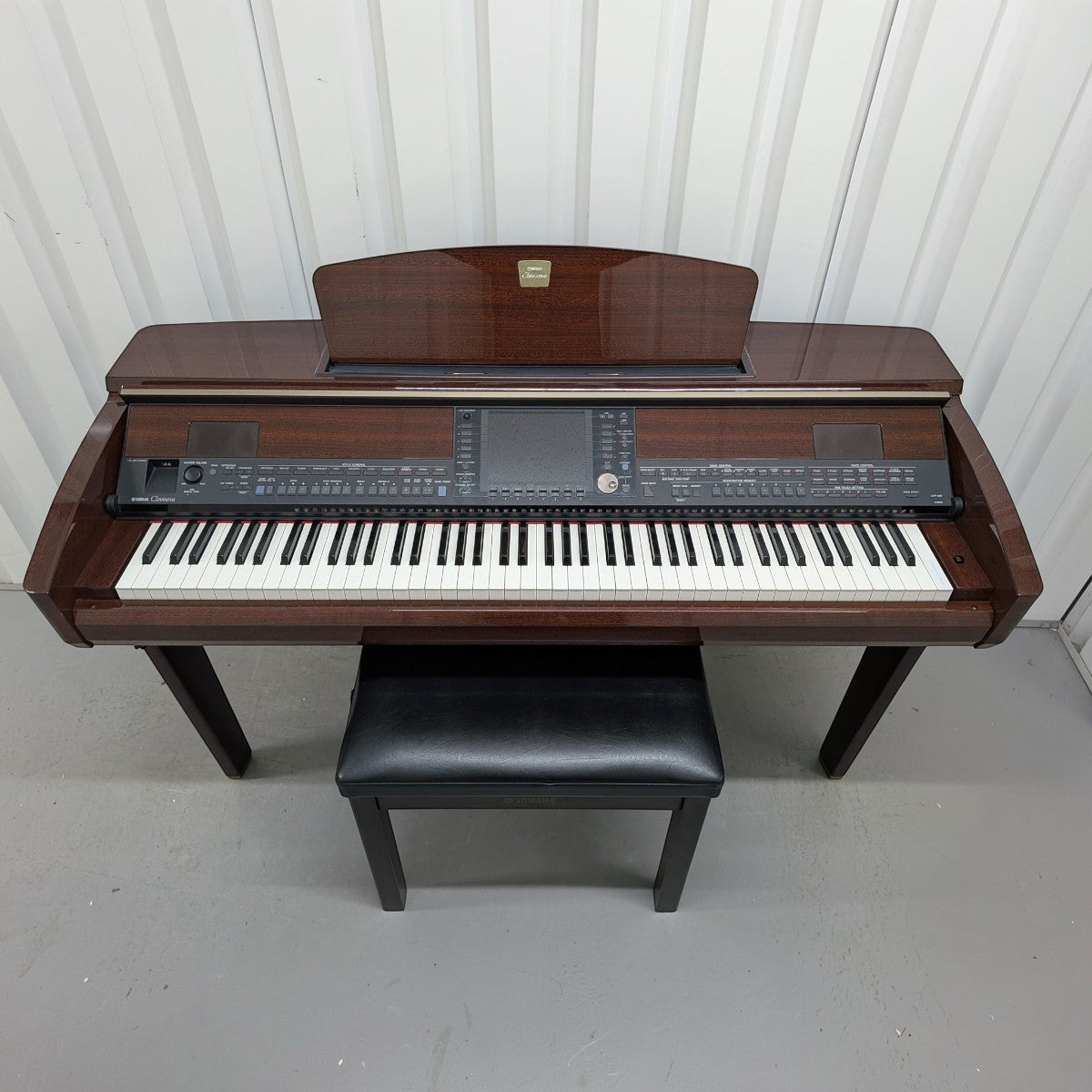 Đàn piano điện đa năng TÂN NHẠC CỤ Yamaha CVP409 màu gỗ bóng sang trọng với bàn phím gỗ Natural Wood và màn hình màu