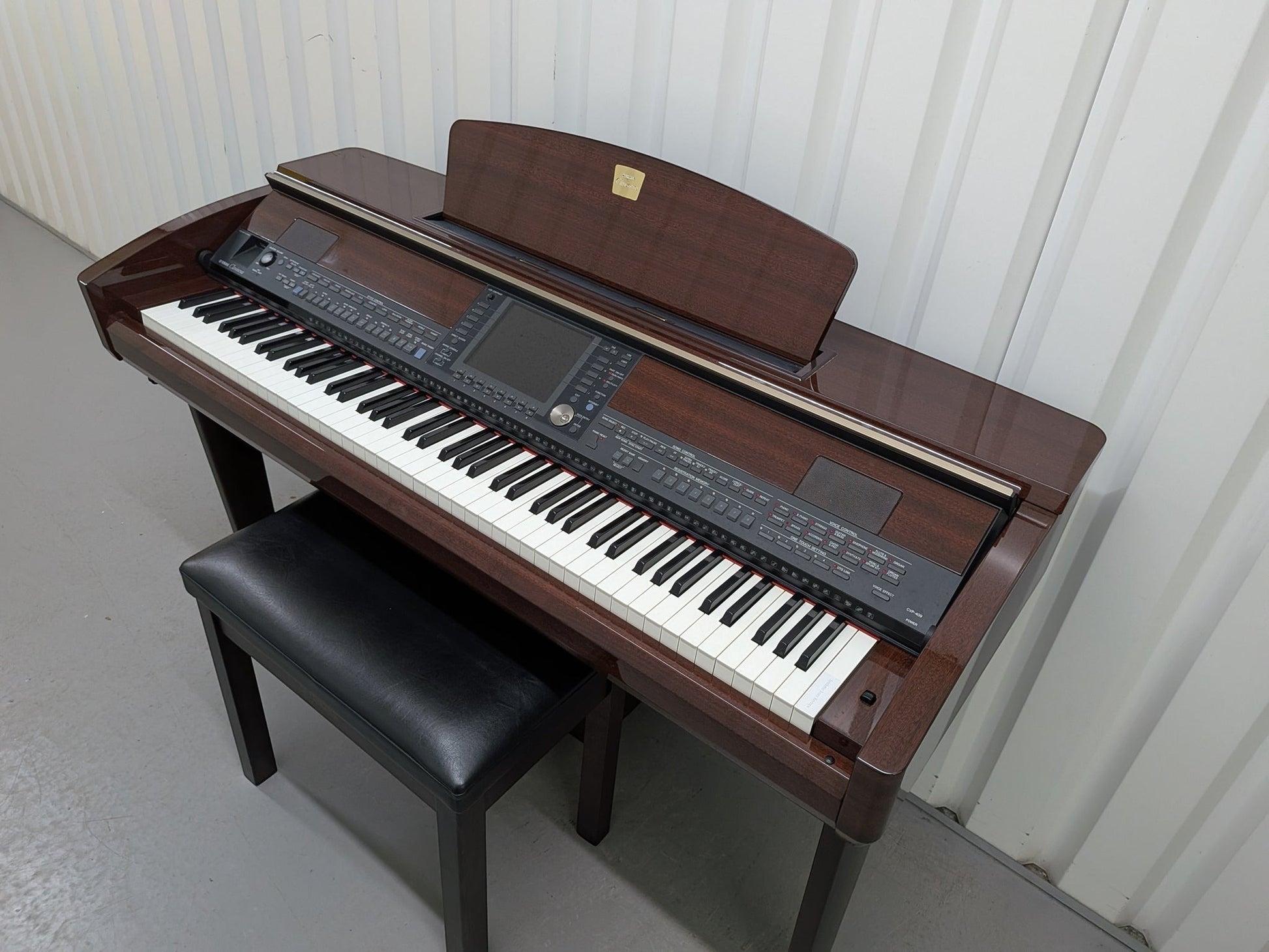 Đàn piano điện đa năng TÂN NHẠC CỤ Yamaha CVP409 màu gỗ bóng sang trọng với bàn phím gỗ Natural Wood và màn hình màu