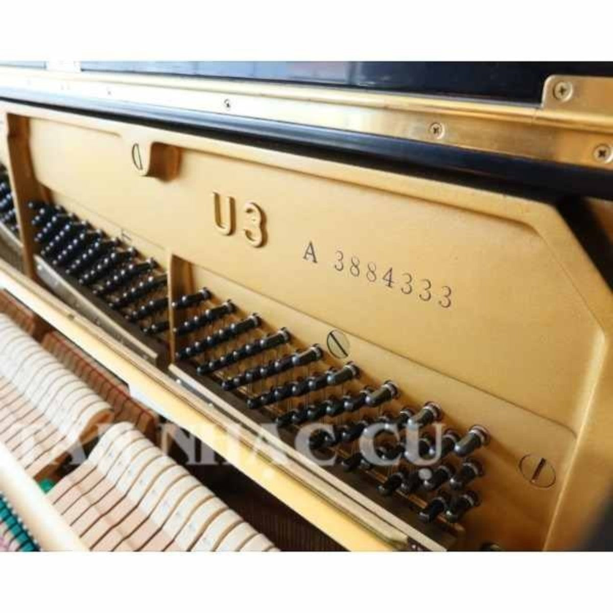 Khung gang và số serial của đàn piano cơ TÂN NHẠC CỤ Yamaha U3A màu đen bóng