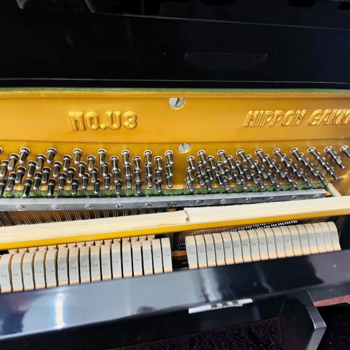 Khung gang đàn piano cơ Yamaha U3F với chi tiết Nippon Gakkai tại Tân Nhạc Cụ