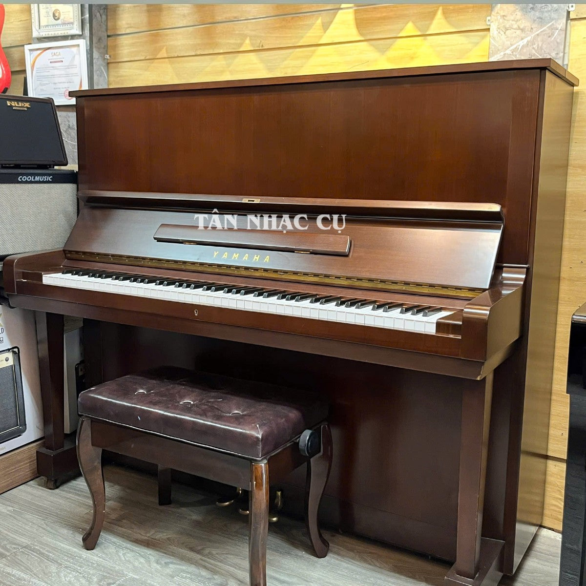 Đàn piano cơ TÂN NHẠC CỤ Yamaha U5B màu gỗ óc chó Walnut sang trọng với thiết kế upright cao cấp