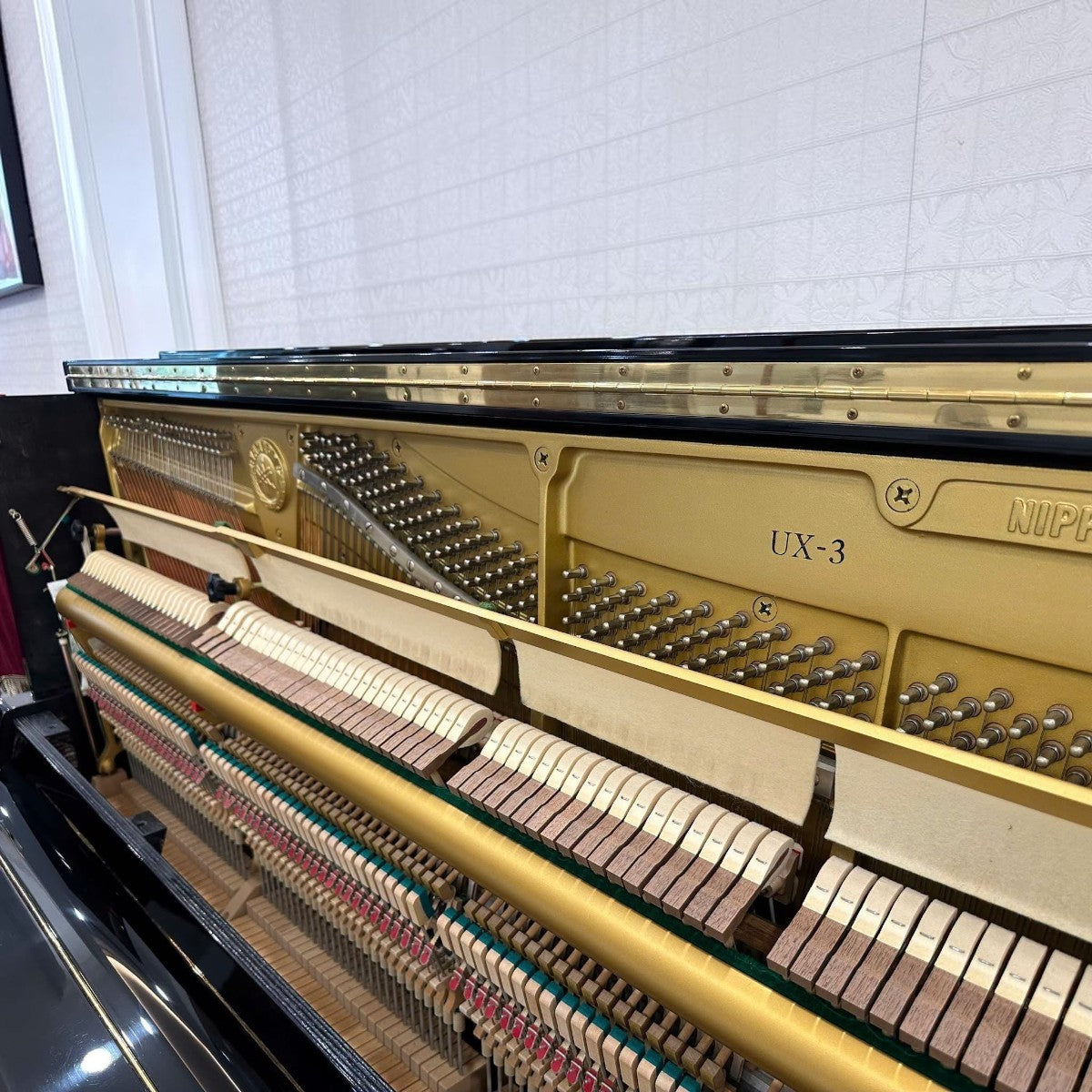 Bộ máy đàn piano cơ Yamaha UX3 với khung gang V-Pro màu vàng đồng tại TÂN NHẠC CỤ
