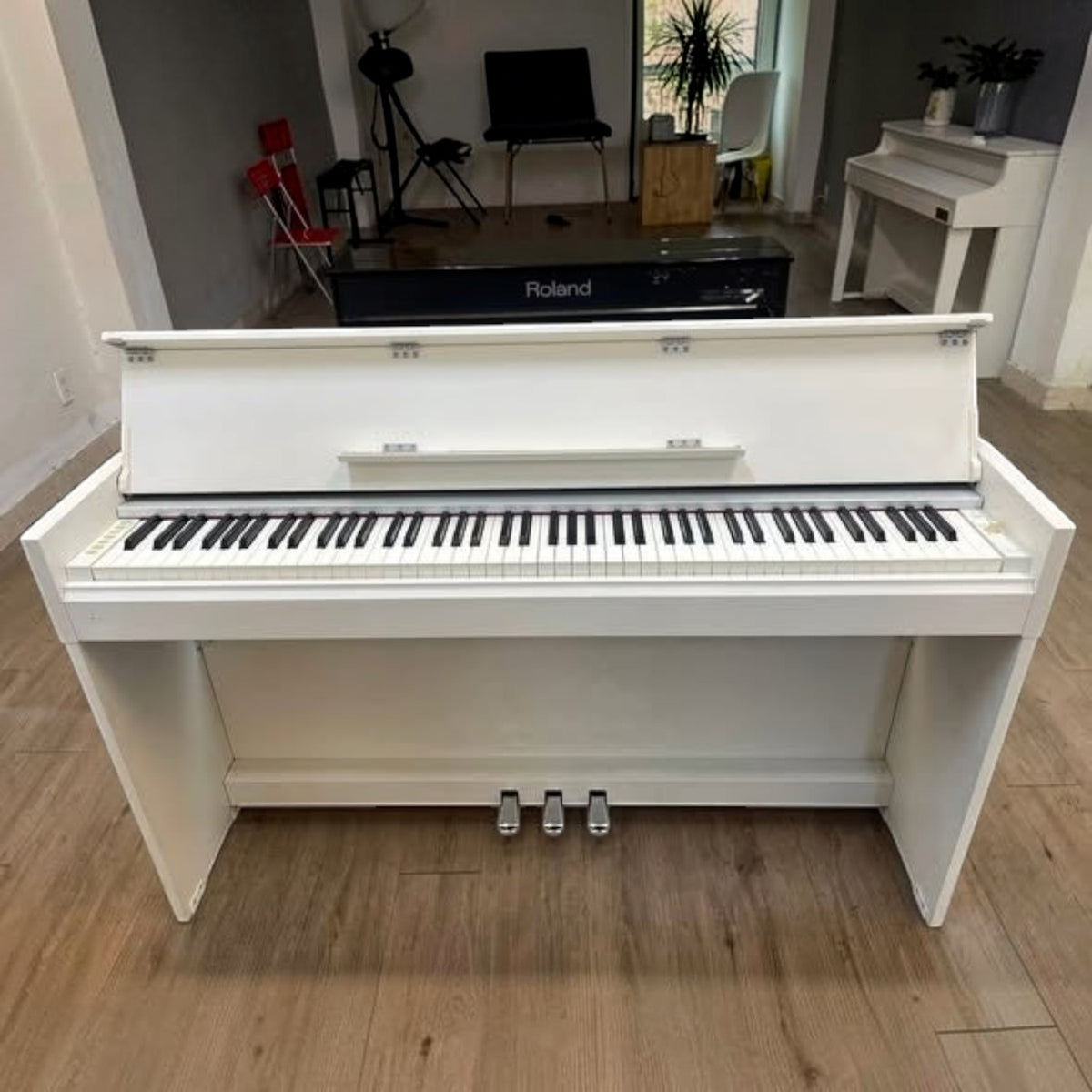 Đàn piano điện Yamaha YDP-S52 màu trắng tinh tế, thiết kế tủ mỏng gọn, bàn phím GH3 tại cửa hàng TÂN NHẠC CỤ