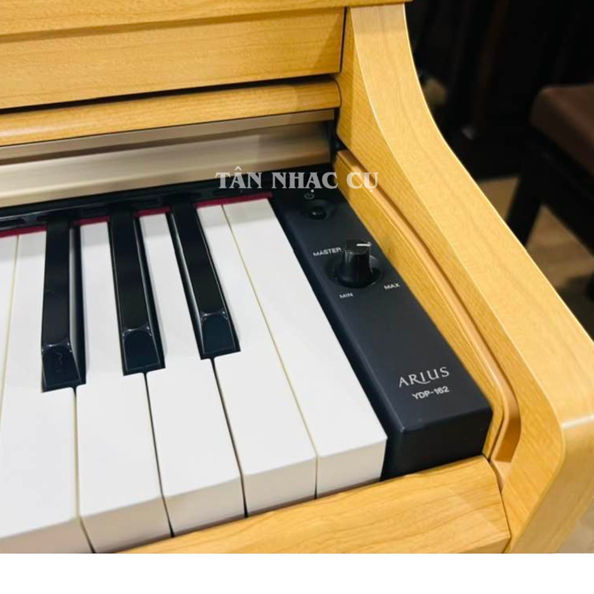 Đàn piano điện TÂN NHẠC CỤ Yamaha YDP-162 màu gỗ sáng với bàn phím GH và núm điều chỉnh âm lượng