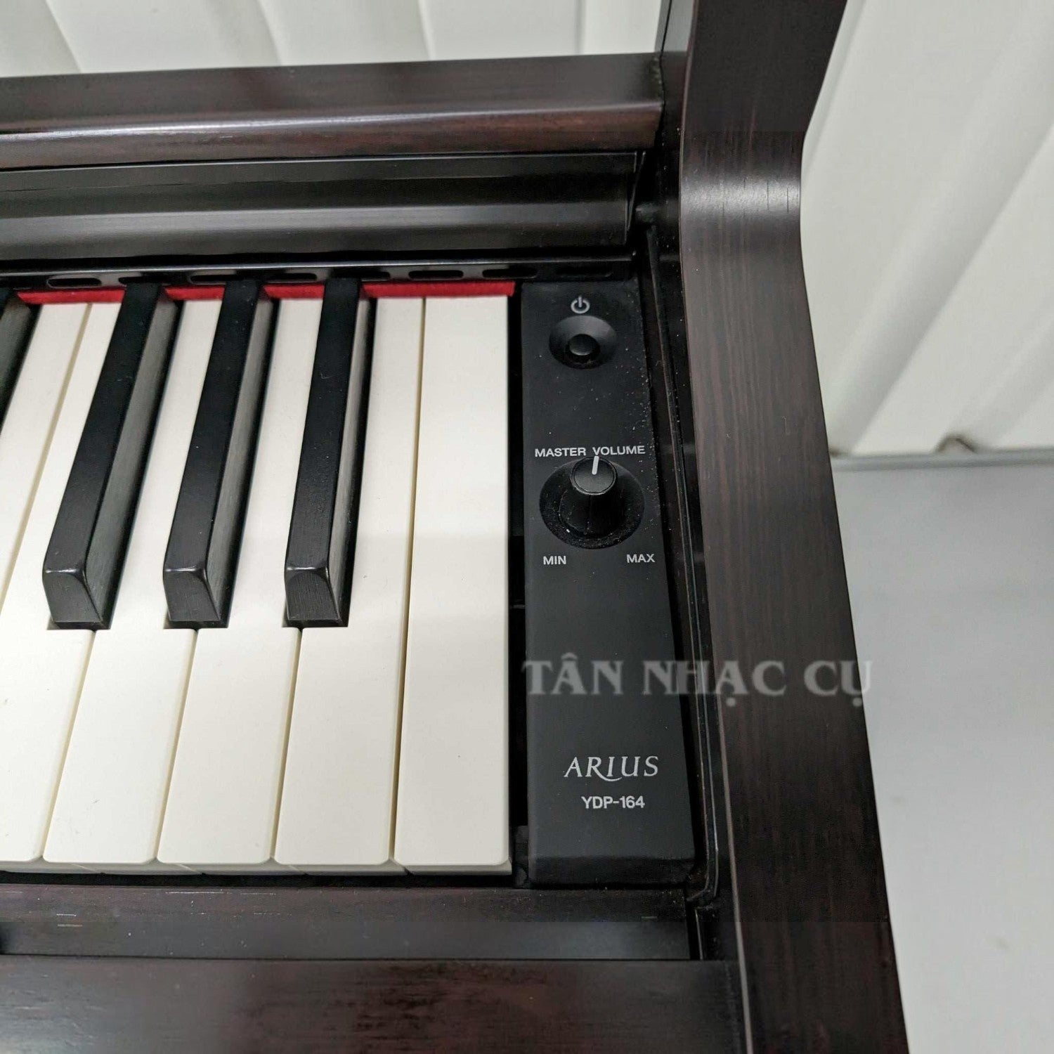 Bảng điều khiển âm lượng và phím đàn piano điện TÂN NHẠC CỤ Yamaha YDP164 Arius màu gỗ tối