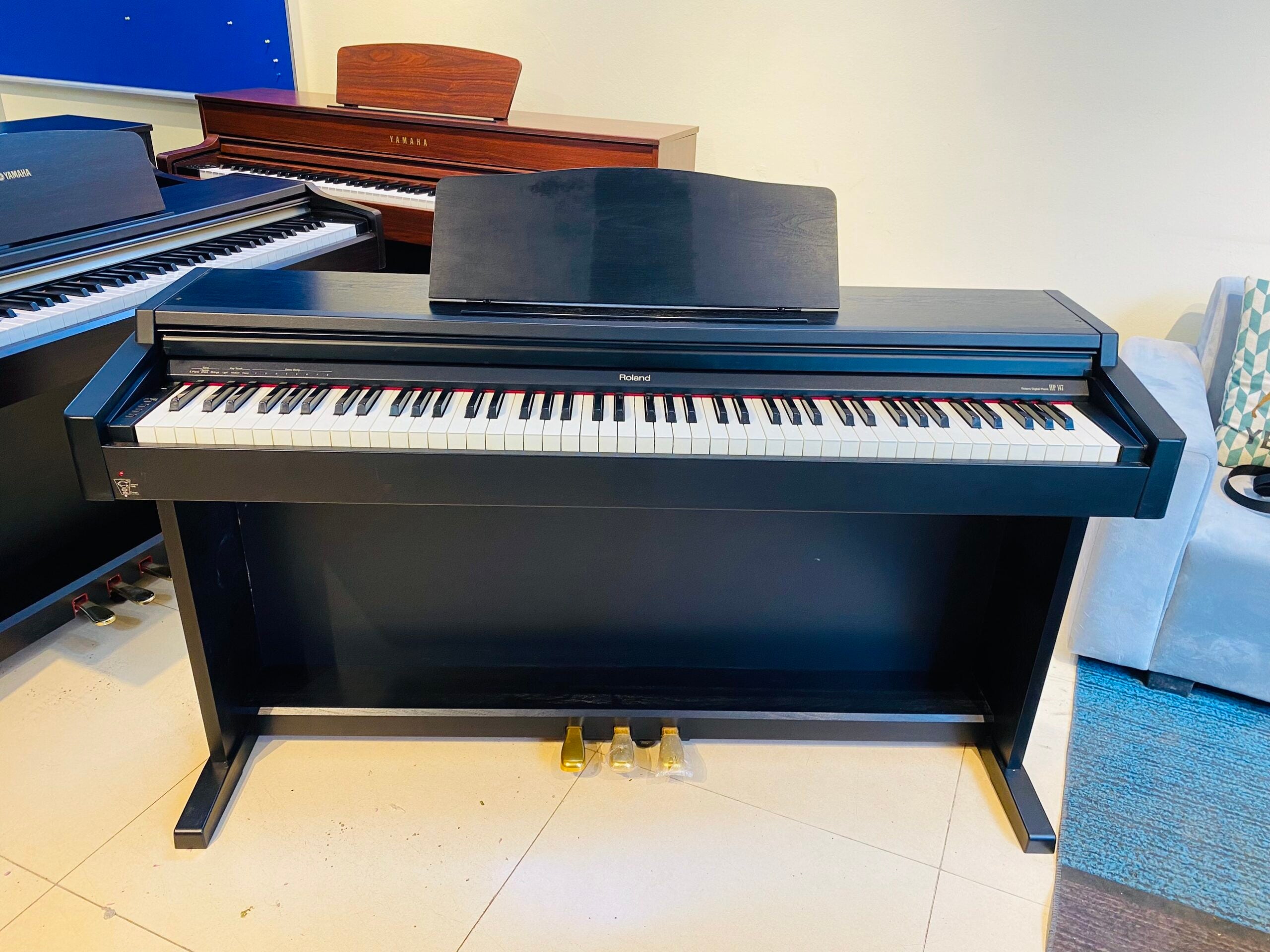 Đàn Piano Điện Roland HP147RD - Qua Sử Dụng