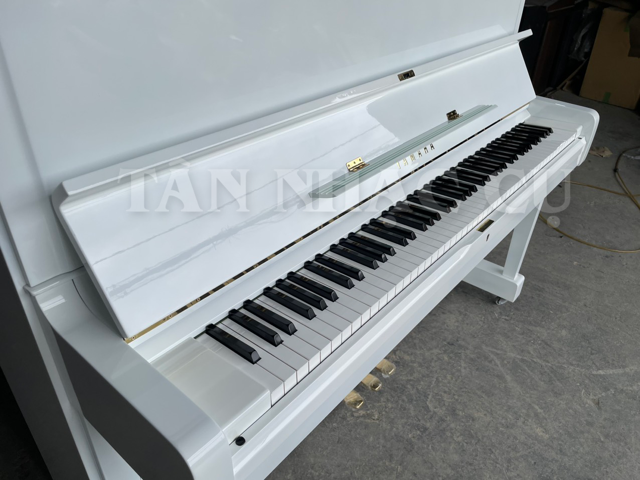 Đàn Piano Cơ Upright Yamaha U1H Màu Trắng - Qua Sử Dụng