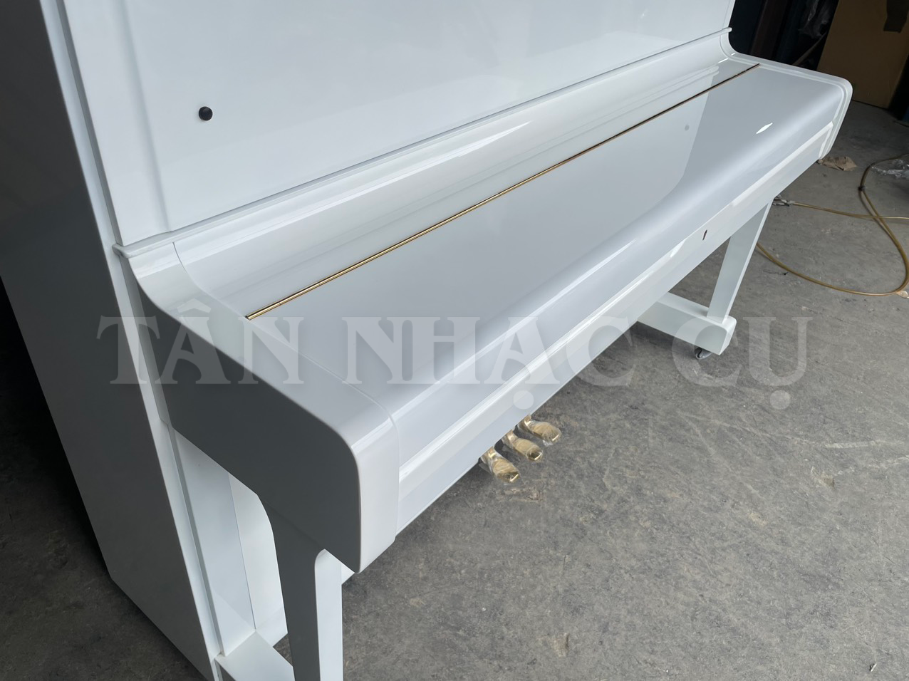 Đàn Piano Cơ Upright Yamaha U1H Màu Trắng - Qua Sử Dụng