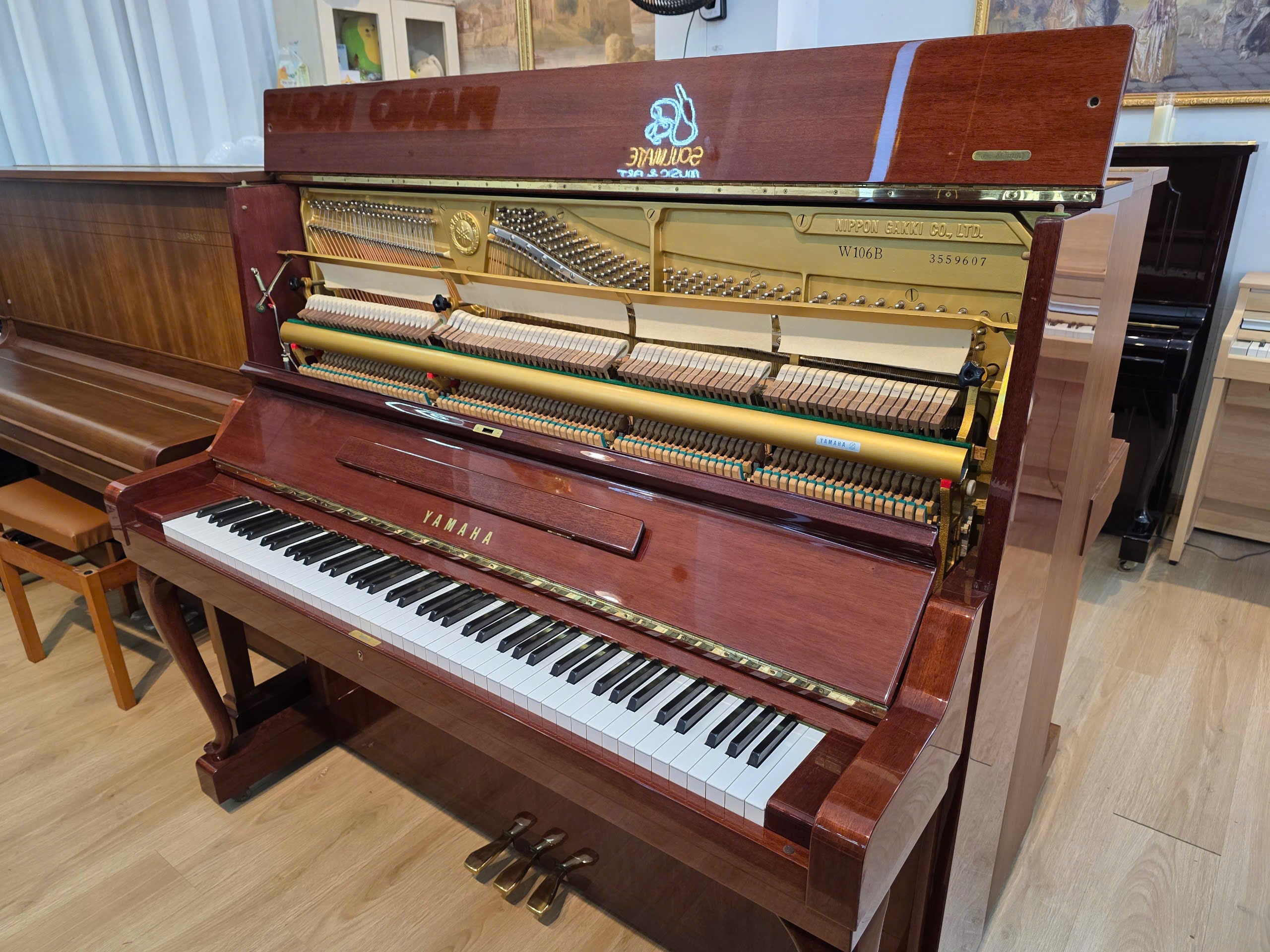 Đàn Piano Cơ Yamaha W106B