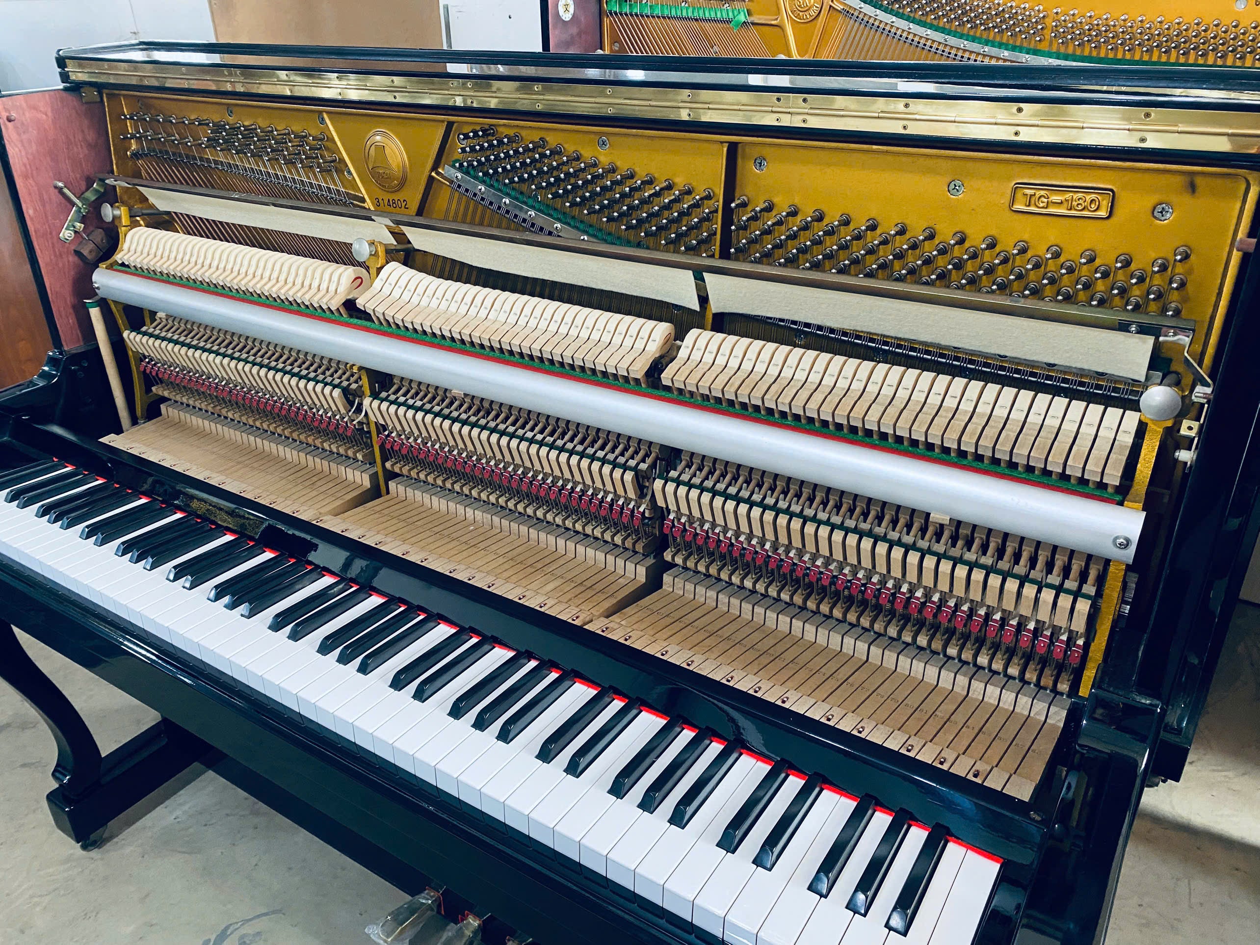 Đàn Piano Cơ Upright Gold Star TG180