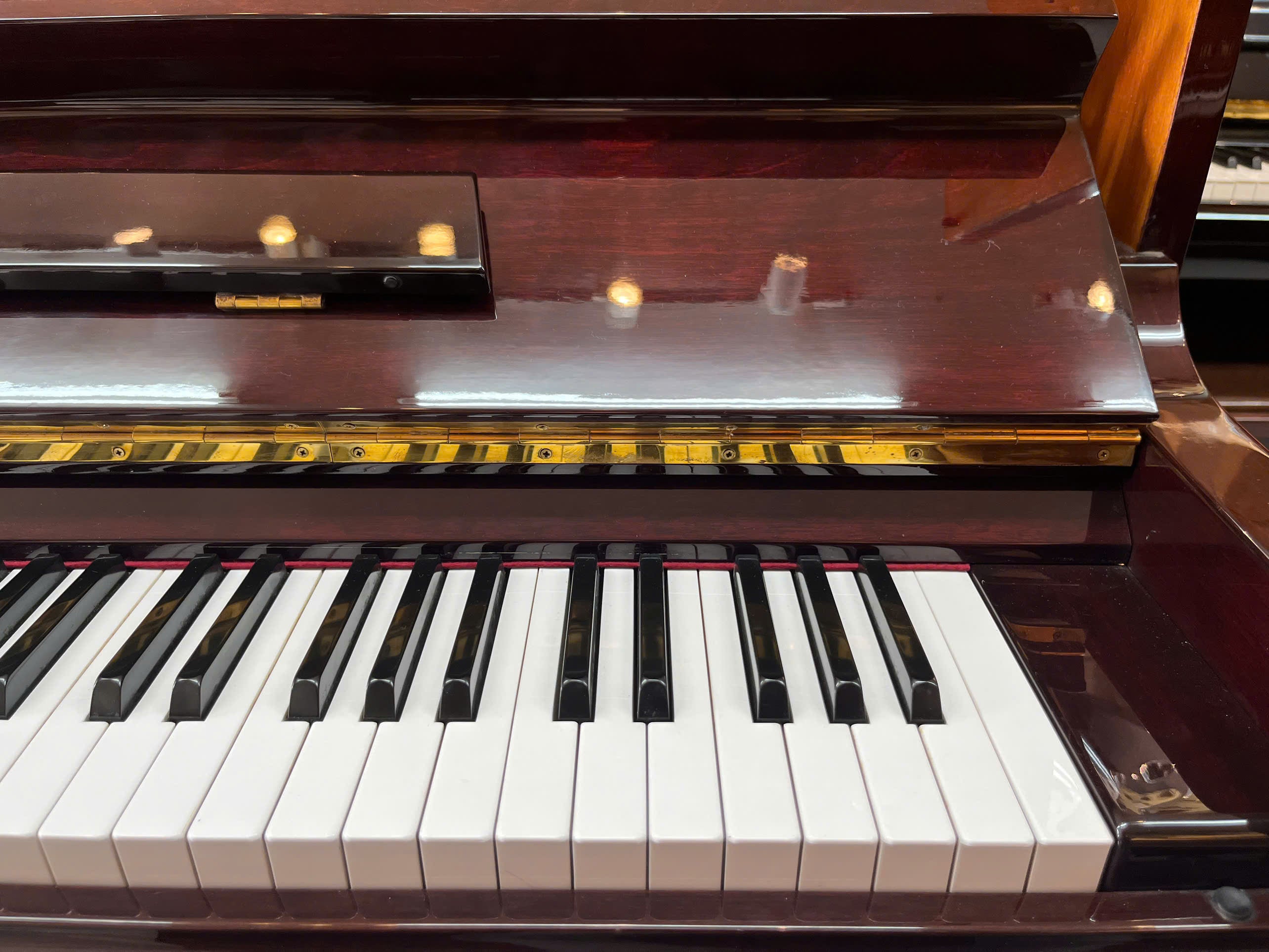 Đàn Piano Cơ Upright EARL WINDSOR - Made In Japan