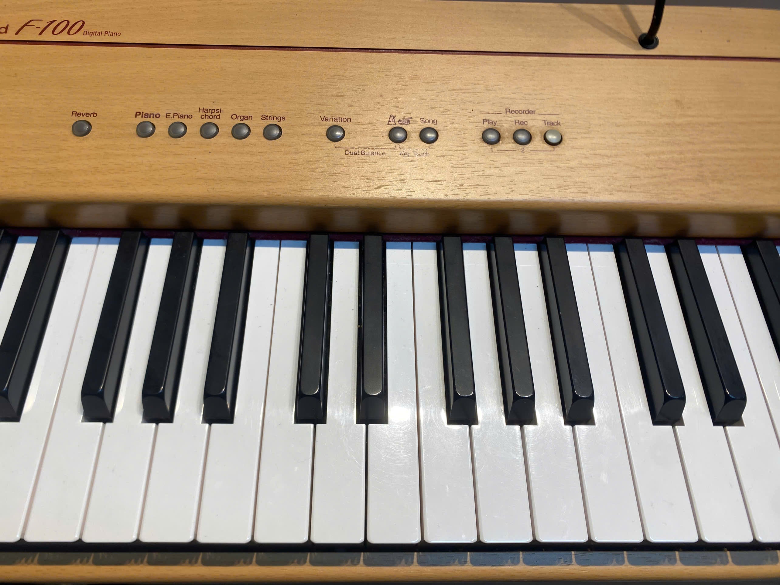 Đàn Piano Điện Roland F100