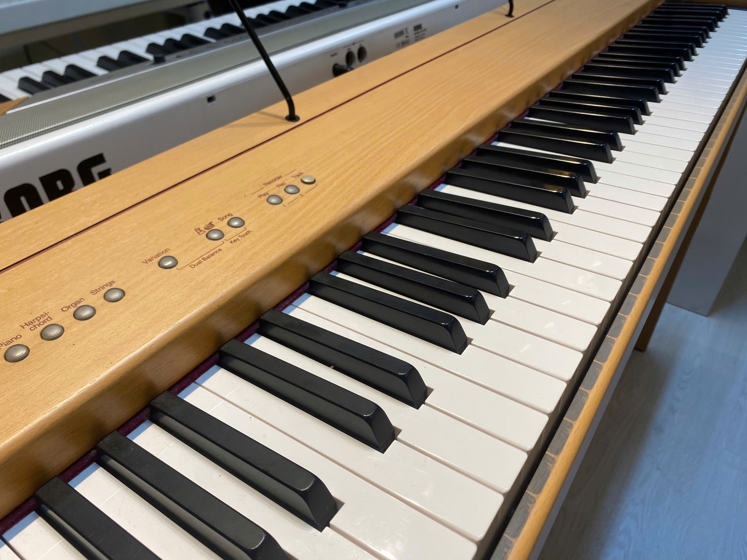 Đàn Piano Điện Roland F100
